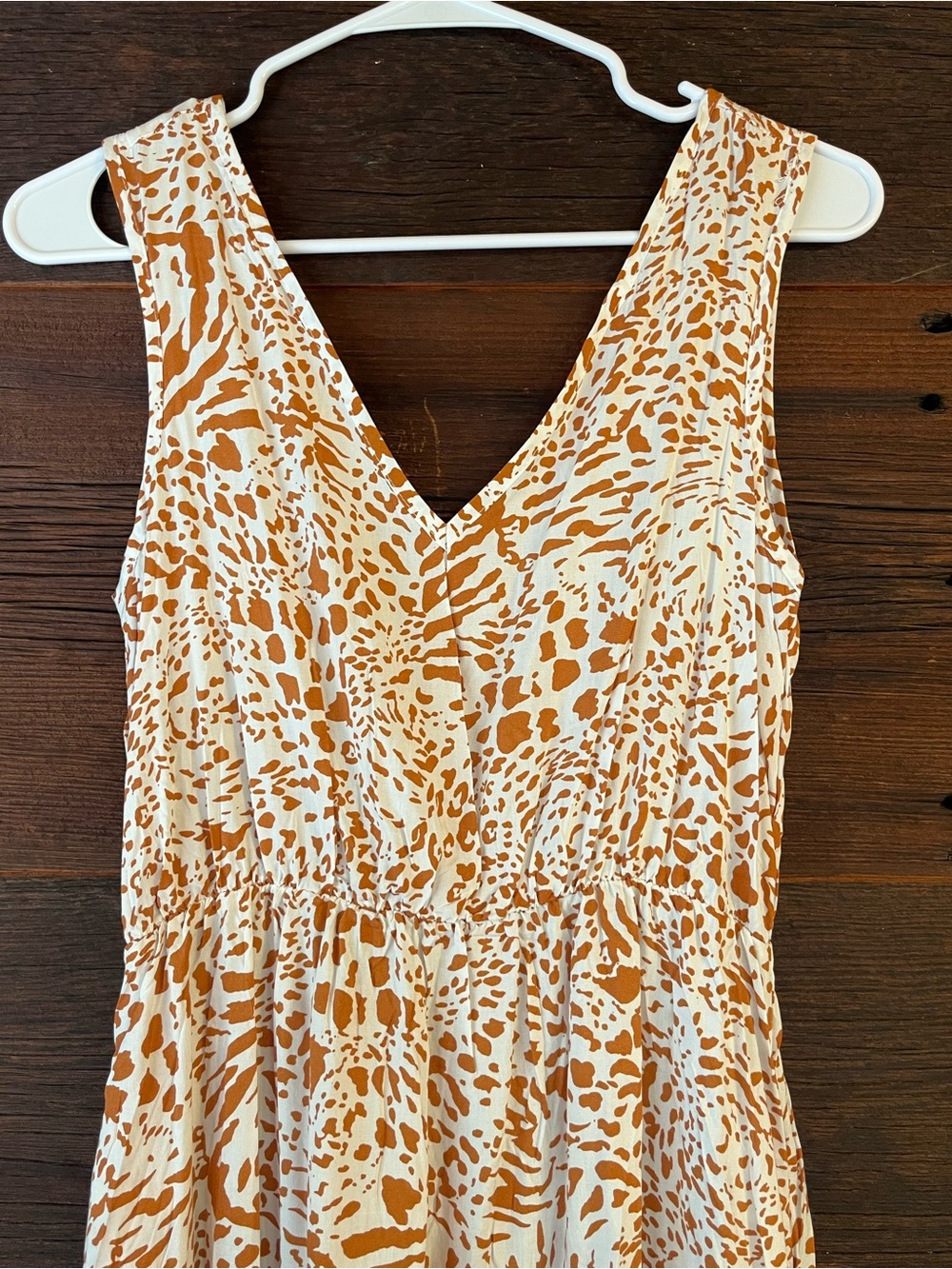 V-Neck Sleeveless Printed Tank Top in Cream & Brown